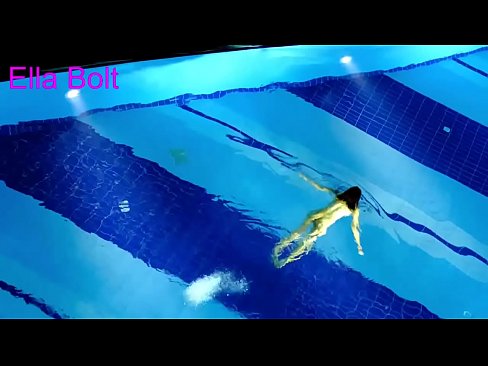 ❤️ నేను చూడటం ఆపలేను, ELLA BOLT రిసార్ట్ పూల్లో నగ్నంగా ఈత కొడుతూ దొరికిన యువ అందగత్తె ❤❌ హార్డ్ పోర్న్ మా వద్ద ❌️